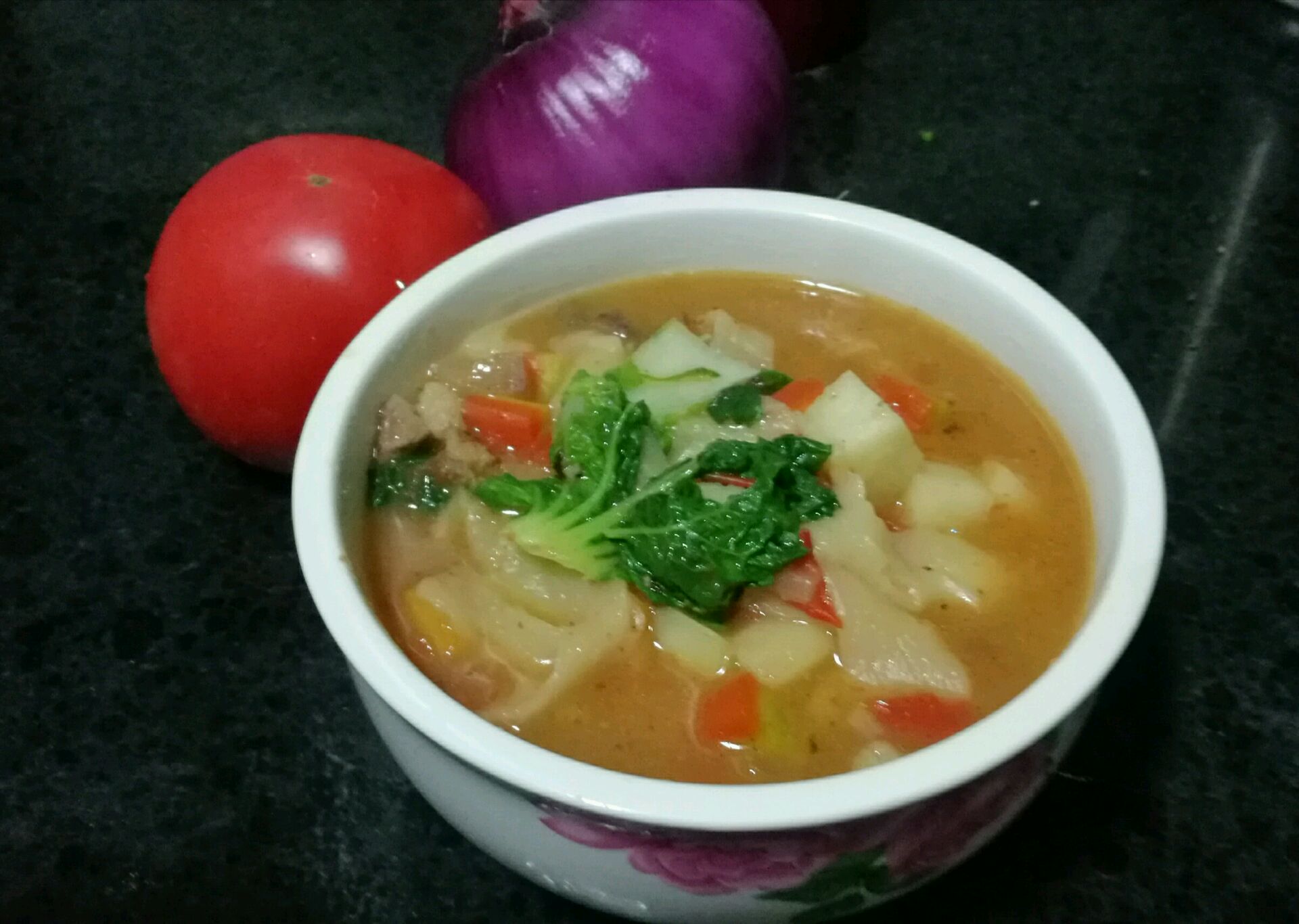 西红柿蔬菜丸子汤怎么做_西红柿蔬菜丸子汤的做法_梨子730_豆果美食