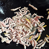 夏日必备下饭菜~青椒毛豆肉丝#黑人牙膏一招制胜#的做法图解1