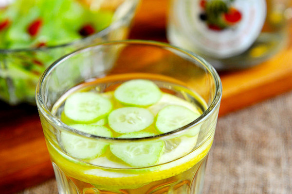 月脂黄瓜柠檬饮的做法_【图解】月脂黄瓜柠檬
