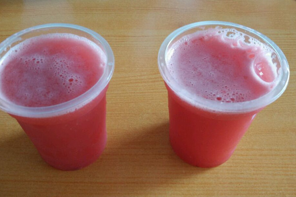 榨冰西瓜汁的做法_【图解】榨冰西瓜汁怎么做