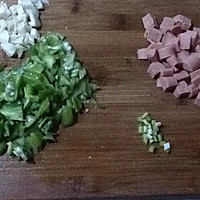 玉米火腿丁的做法图解1