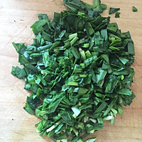 鸡蛋韭菜小煎饼的做法图解1