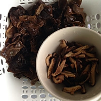 香菇木耳肉片的做法图解...<a href=