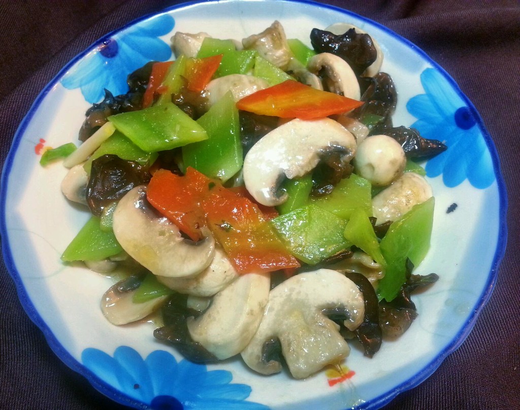白蘑菇炒菠菜怎么做_白蘑菇炒菠菜的做法_豆果美食