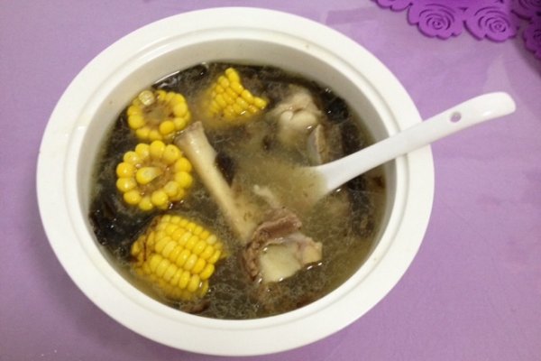 大骨海带玉米汤的做法_【图解】大骨海带玉米