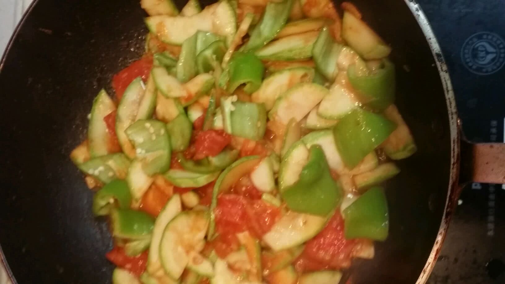 西红柿炒西葫芦怎么做_西红柿炒西葫芦的做法_豆果美食
