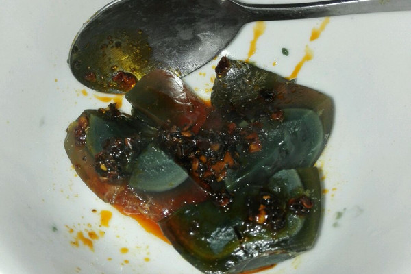 老干妈拌皮蛋