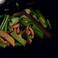 西芹火腿的做法图解1