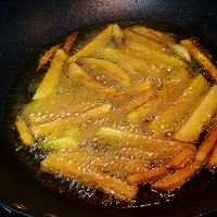 蒜苔炒土豆条的做法图解1