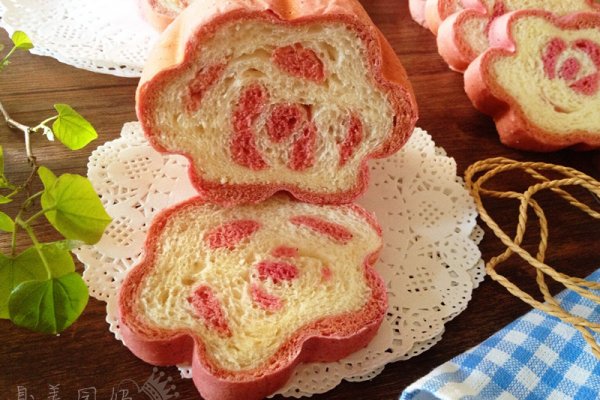 #松下烘焙魔法世界#火龙果花瓣吐司的做法_【