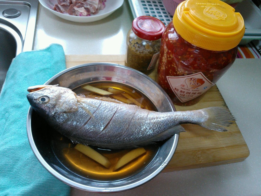用姜片,核桃泡一去腥.枣豆子料酒图片