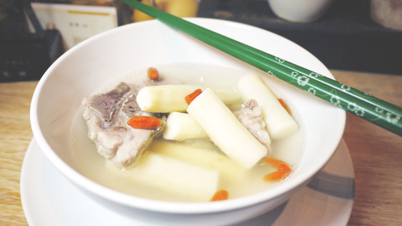山药一削好皮就要放在水里,可以避免氧化2.
