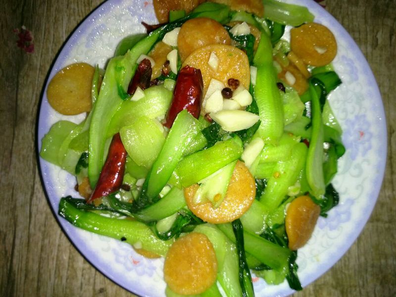 豆饼炒青菜怎么做好吃 绿豆饼炒青菜的做法 1.青菜洗净 2.