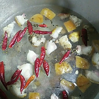 炖腊猪蹄的做法图解1