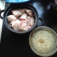 家常菜——卤味猪蹄的做法图解1