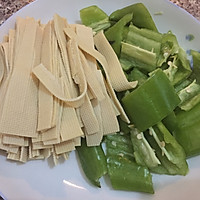 尖椒干豆腐的做法图解1