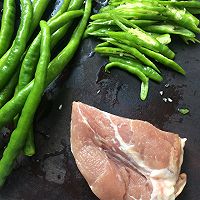 尖椒肉片的做法图解1