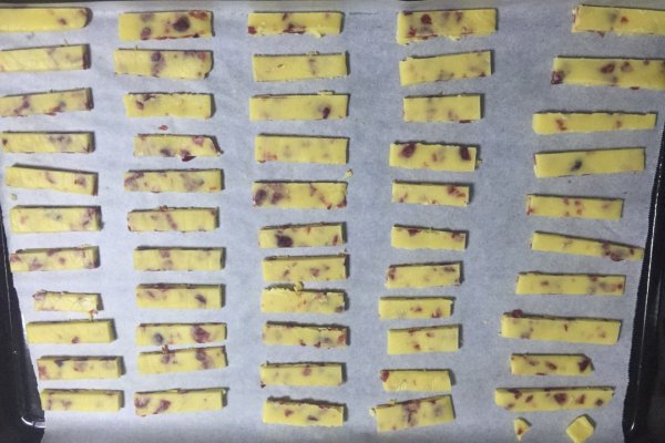 宝宝的低敏小零食---蔓越梅饼干的做法_【图解