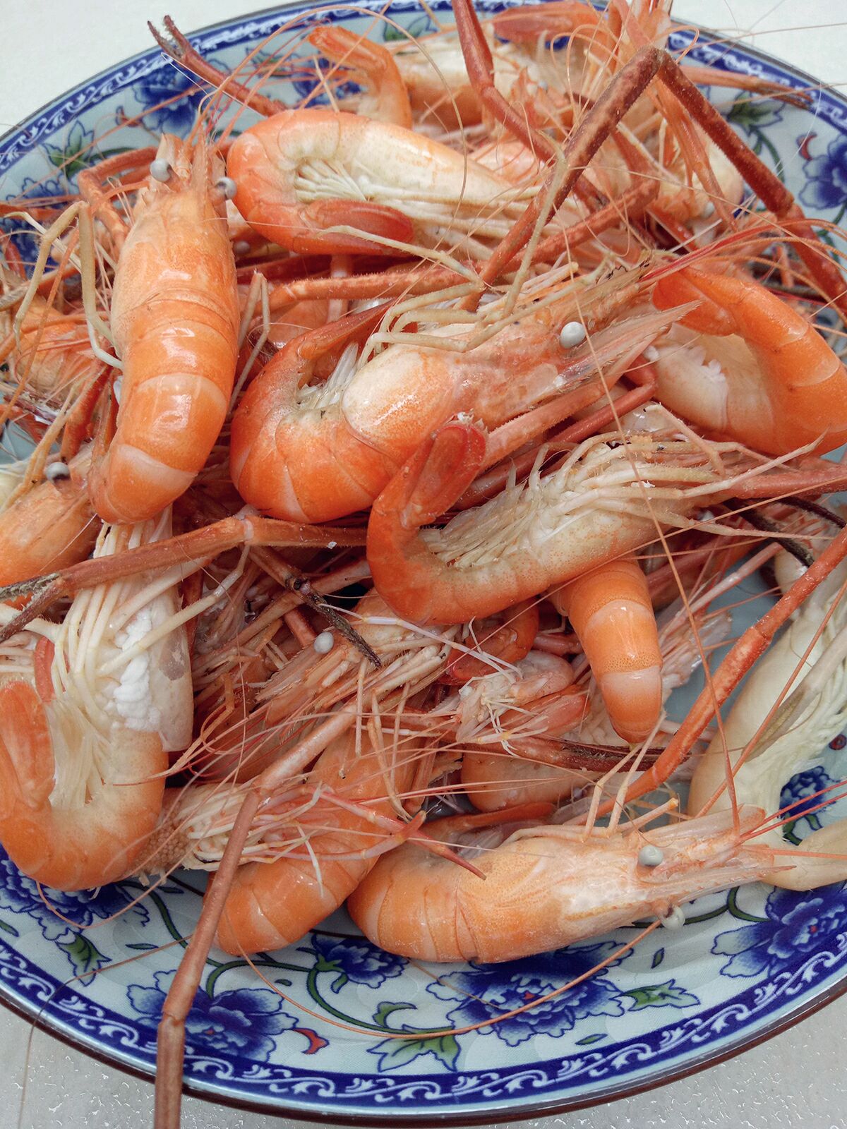切墩(初级)   时间:10分钟左右   主料 草虾一斤 姜片适量 海鲜