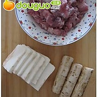 牛蒡鲜淮山排骨汤的做法图解1