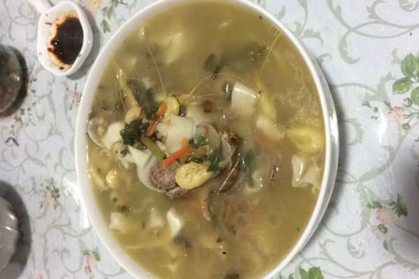 海鲜汤面的做法(4)