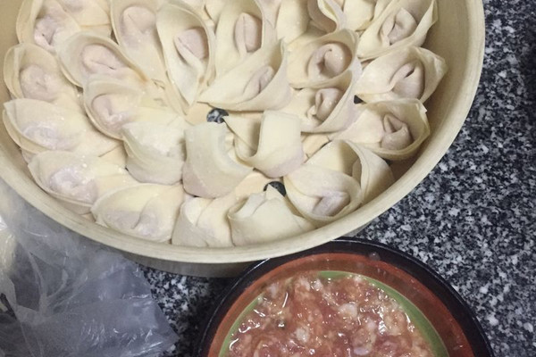 难度:切墩(初级) 时间:10~30分钟 料 800g 1颗 1个 抄手皮