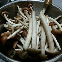 干煸茶树菇的做法图解1