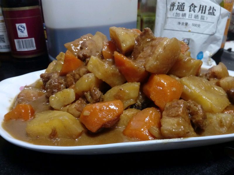 五花肉炖胡萝卜土豆