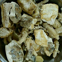 鸡脚豆腐煲的做法图解1