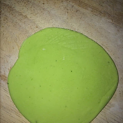 汁绿色饺子