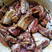 老干妈焖排骨的做法图解1