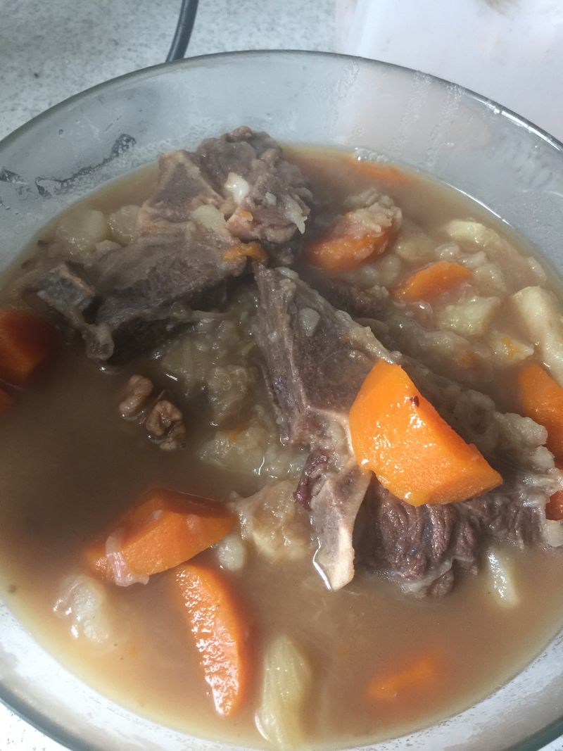 胡萝卜土豆炖牛骨