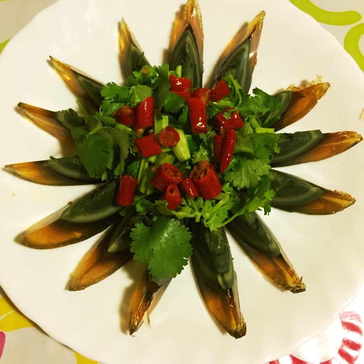 给皮蛋做个造型--松花蛋摆盘