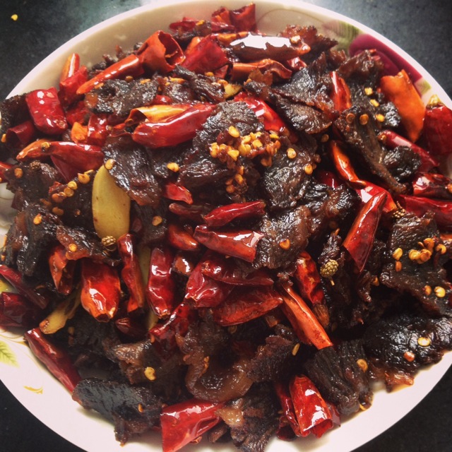 辅料 干红辣椒 青花椒 生姜 大蒜 料酒 盐 黄豆酱油 醋 糖 椒麻牛肉