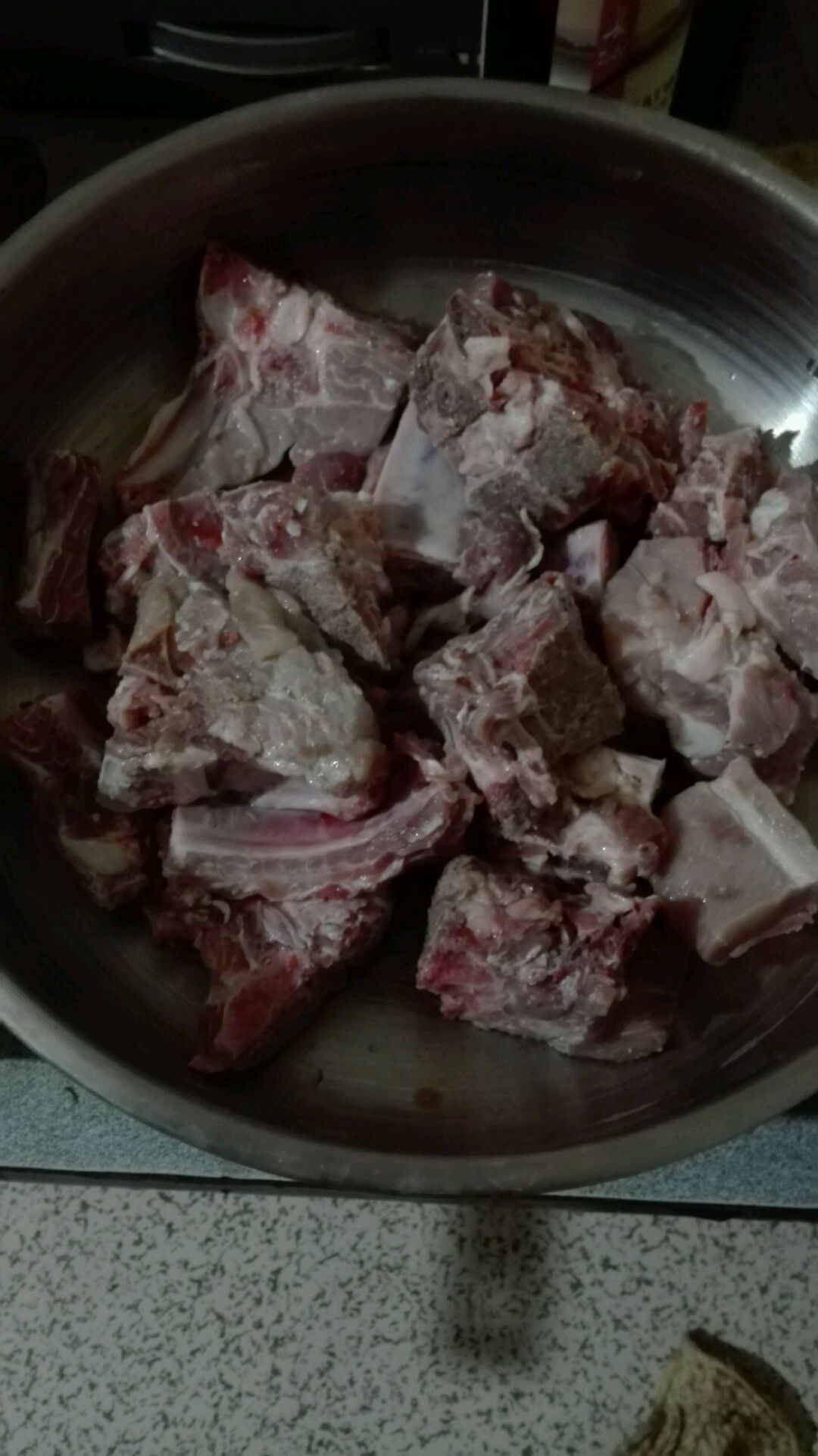 土豆炖排骨的做法图解1
