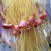 穿肠意大利面的做法图解1