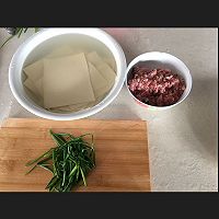 千张卷炖排骨汤的做法图解1