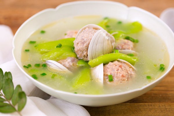 丝瓜蛤蜊肉丸汤|美食台的做法_【图解】 丝瓜蛤