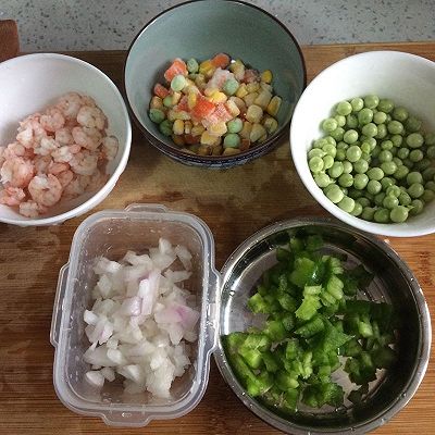 土豆哥辅食--青椒洋葱虾仁炒饭的做法_【图解