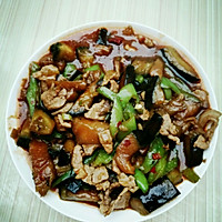 茄子辣椒炒肉的做法图解1