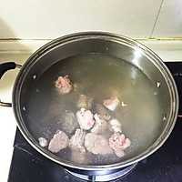 土豆牛肉的做法图解1