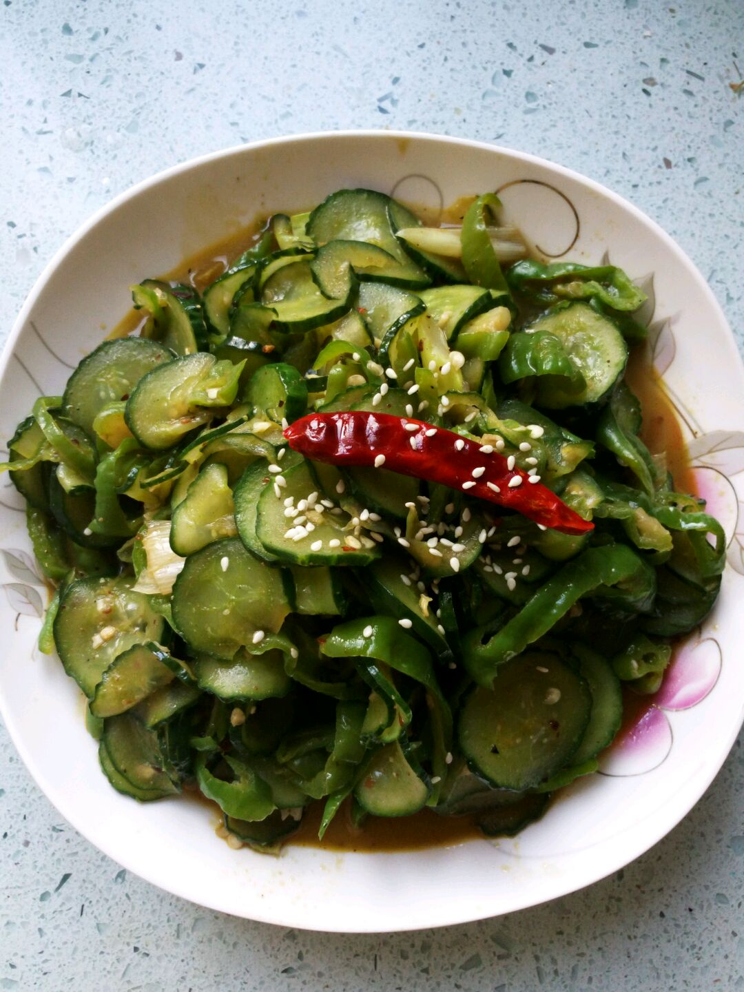 黄瓜终于学会最好吃的做法，简单炒一下清爽解腻，做法还特别简单_哔哩哔哩_bilibili