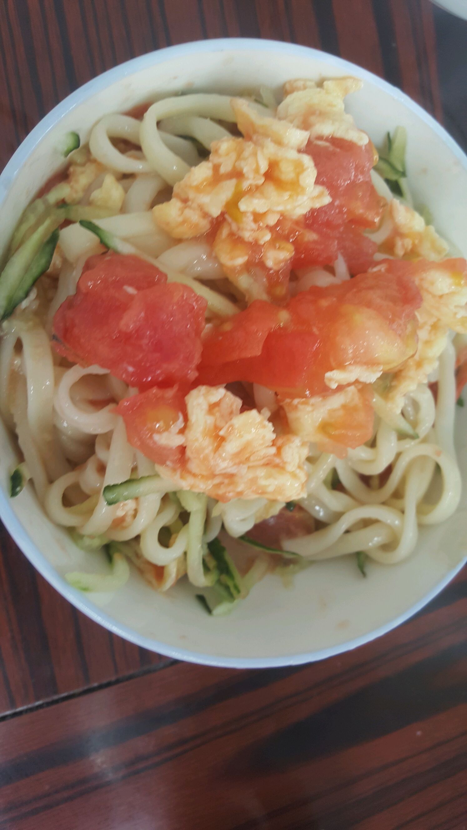 西红柿鸡蛋蒜汁凉面条
