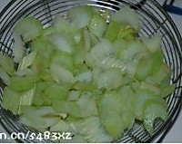 西芹炒鸡蛋的做法图...<a href=