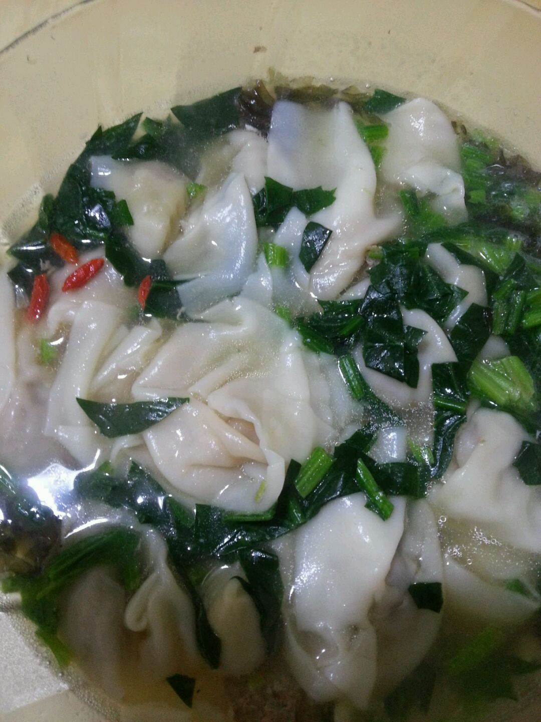 香油适量 五香粉少许 香菜一棵 两棵 紫菜少许 虾皮少许 云吞皮