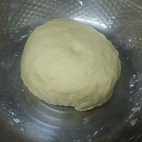 土豆洋葱香肠披萨的做法图解1