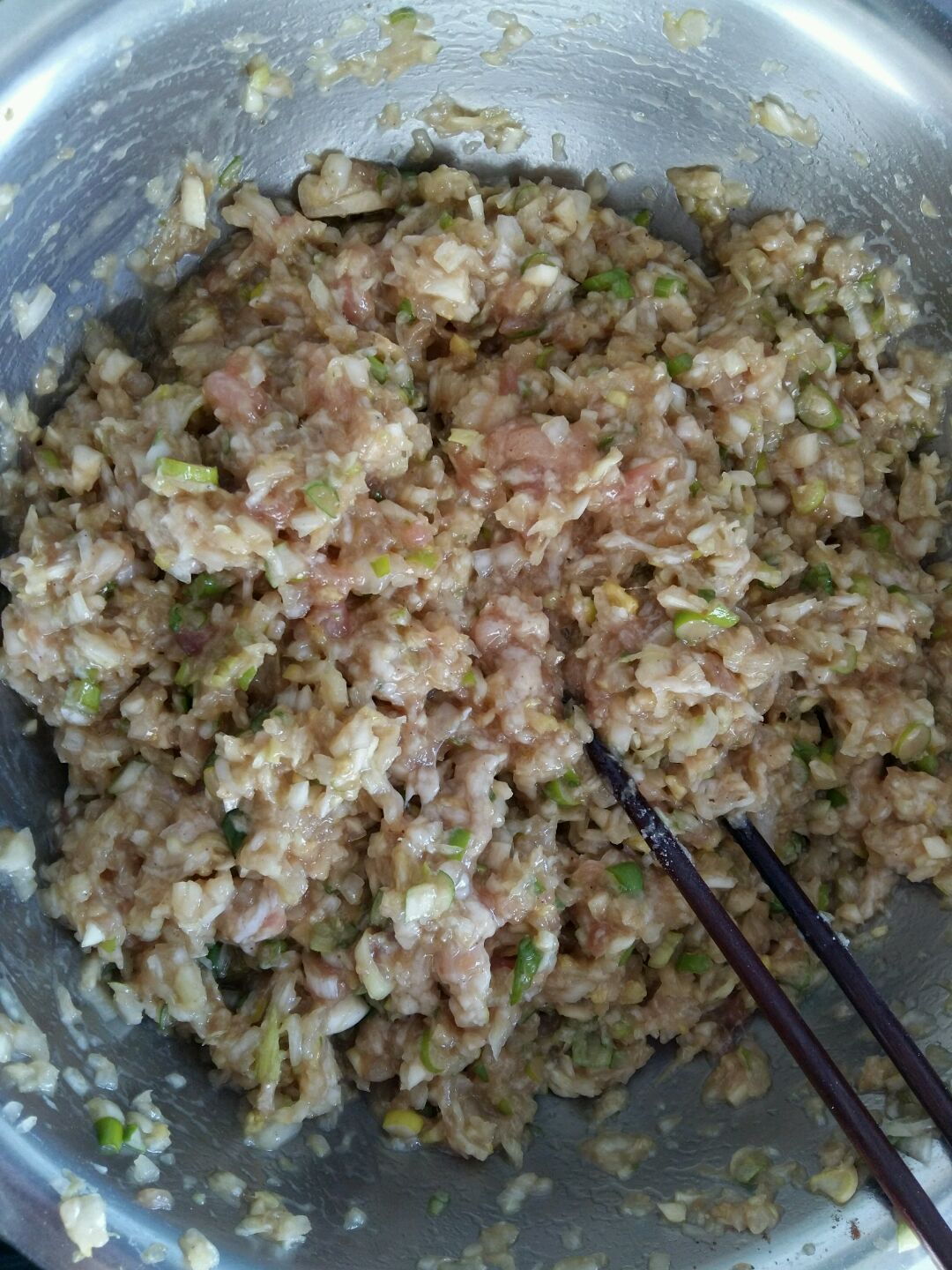 白菜猪肉水饺(饺子神器vs手工)的做法图解1