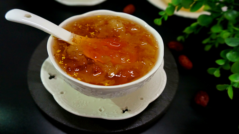 桃胶皂角米银耳汤-----平民的