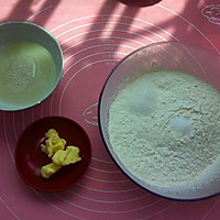鲜虾鱿鱼披萨的做法图解1