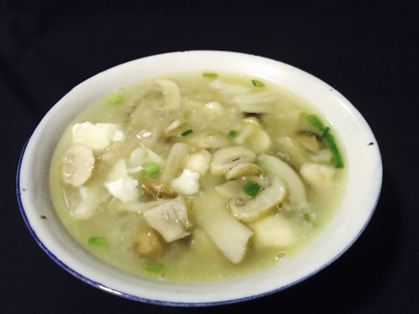 嫩豆腐一块做法一个菌菇做法步骤汤的豆腐年糕本图片的菜谱咸蛋铁板炒鱿鱼肉片图片